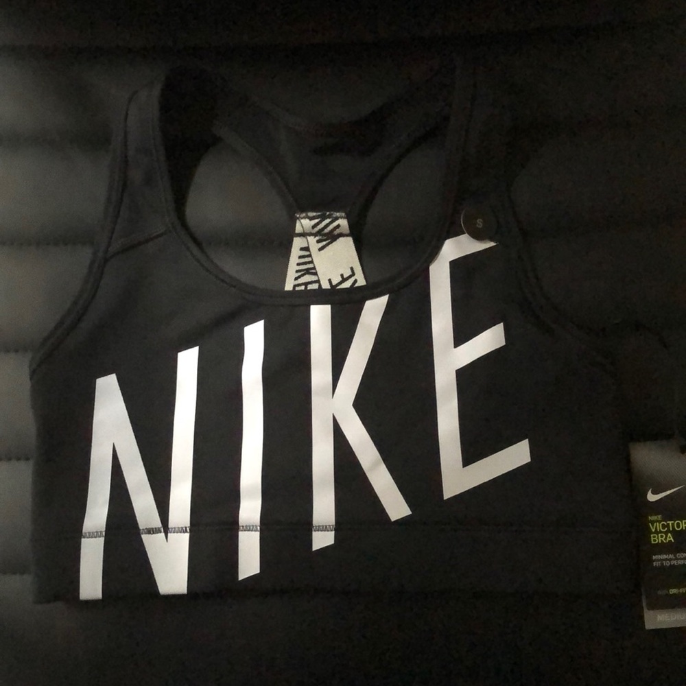 NIKE Victory Sports Bra